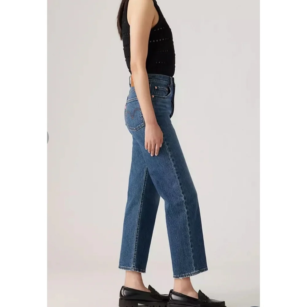 Levi's Women's Mid Blue Straight-Leg Jeans - Picture 2 of 7